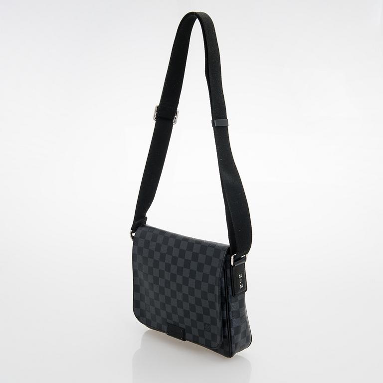 Louis Vuitton, "District PM Messenger", väska.