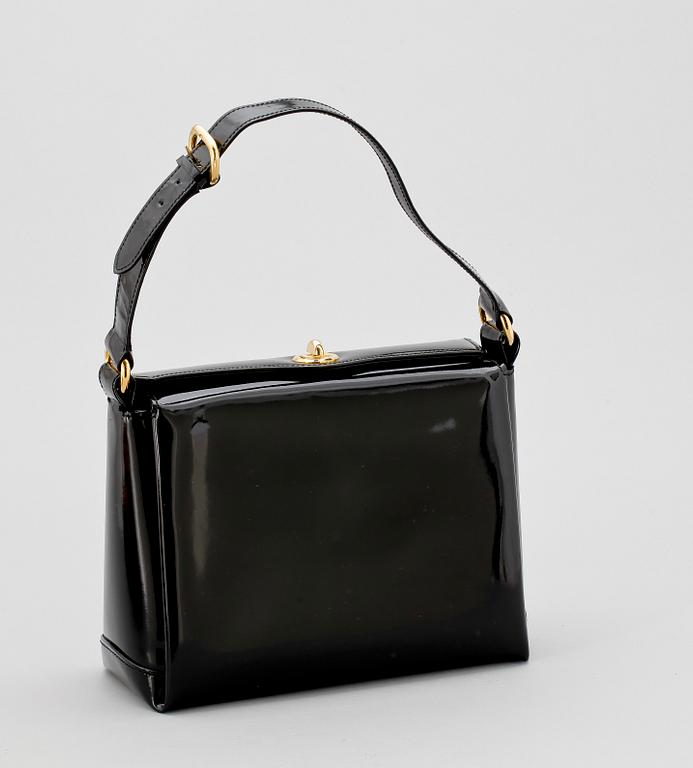 A black lacquer hand/shoulderbag by Gucci.