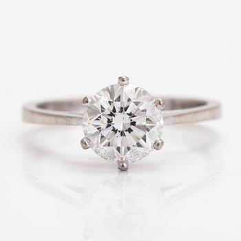 Ring, 18K vitguld och diamant ca 1.58 ct. Med intyg.