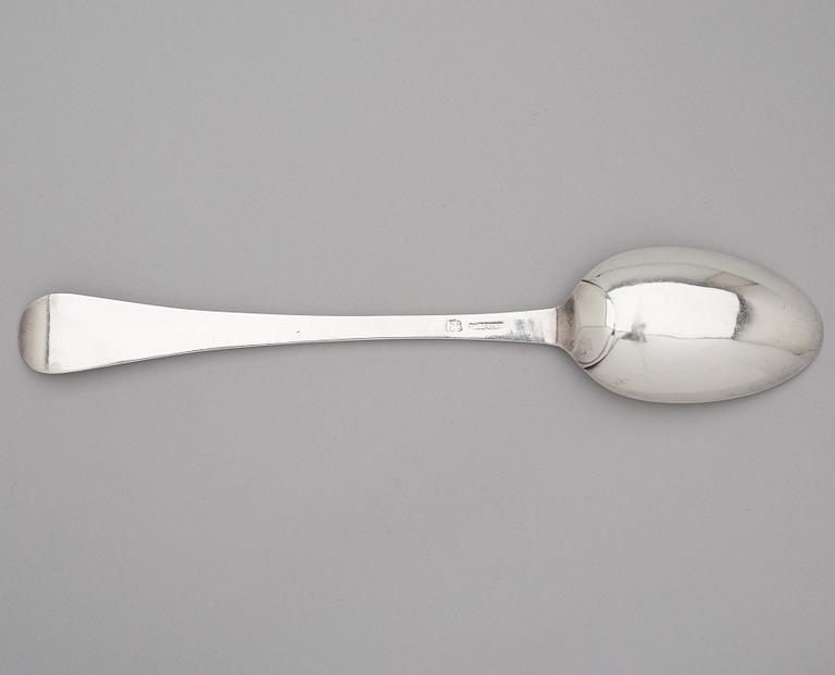 A serving-spoon by Paul Zachun (active in Norrköping 1722-50).