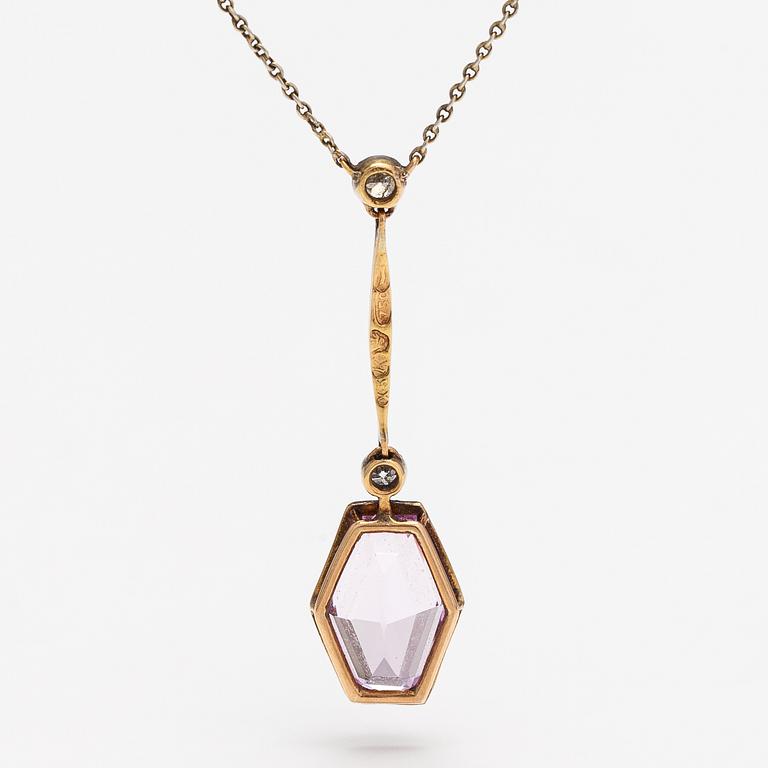 Halsband, 18K guld, diamanter ca 0.07 ct tot och syntetisk safir. Helsingfors 1927.