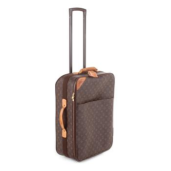 500. LOUIS VUITTON, a monogram canvas suitcase.