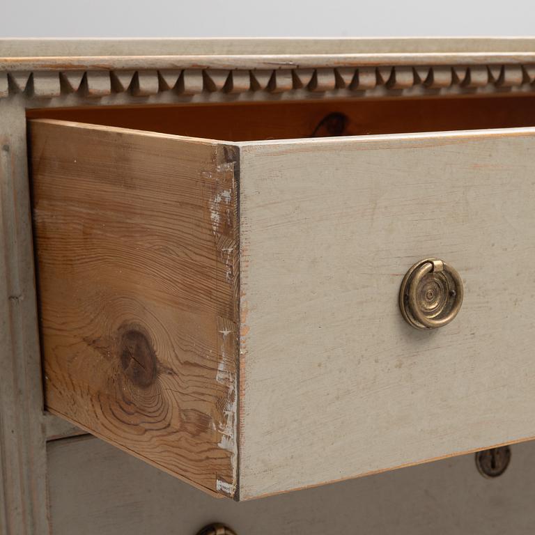 Chest of drawers, Gustavian style, 19th century.