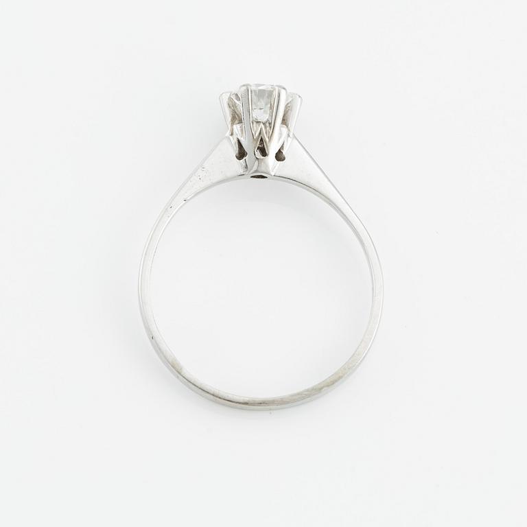 Ring, 18K vitguld med briljantslipad diamant ca 0,45 ct.