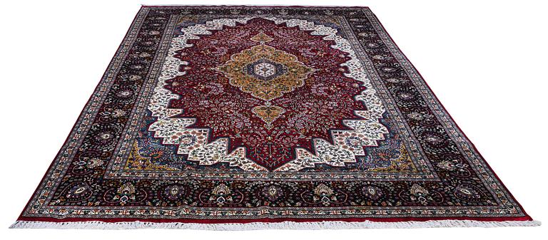A carpet, Oriental Silk, ca 337 x 241 cm.