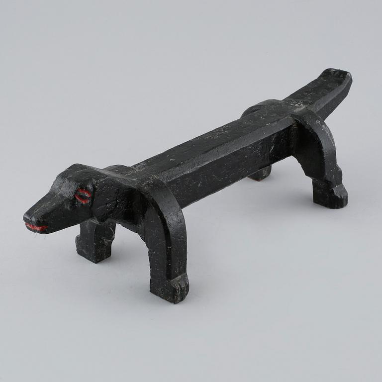 ELDHUND, gjutjärn, 1900-talets andra hälft.