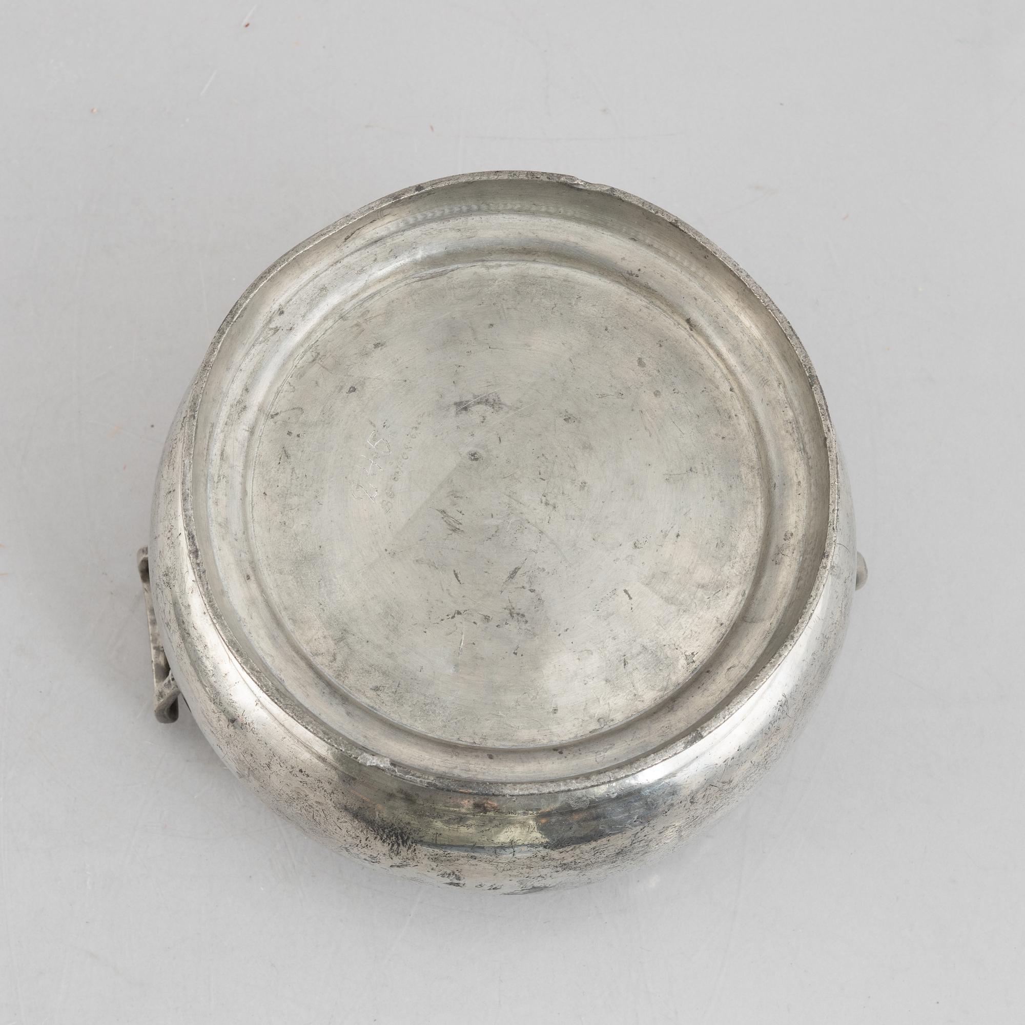 A pewter dish with cover, 19th century.