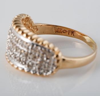 RING, 18K guld med fasettslipade diamanter. Vikt 4,0 gram.