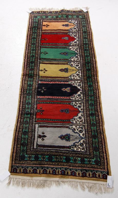 GALLERIMATTA, orientalisk, ca 240 x 90.