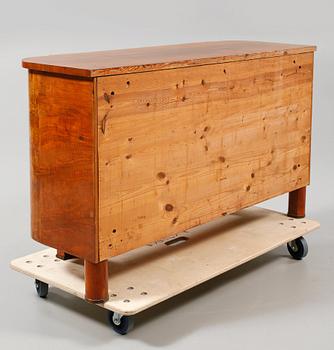 SIDEBOARD, 1900-talets andra kvartal.