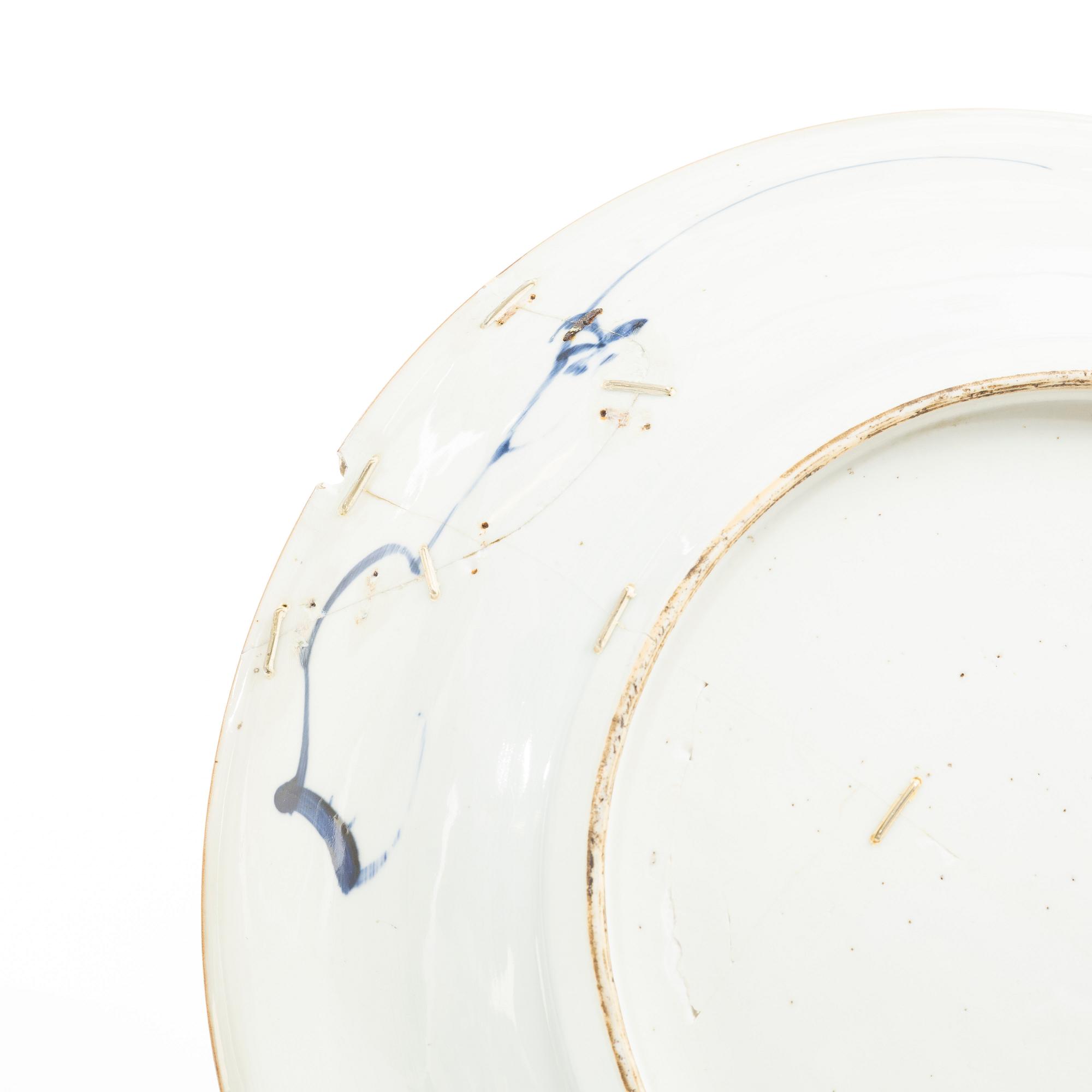 A group of three large Chinese blue and white porcelain dishes, Qing dynasty, Kangxi (1662-1722).