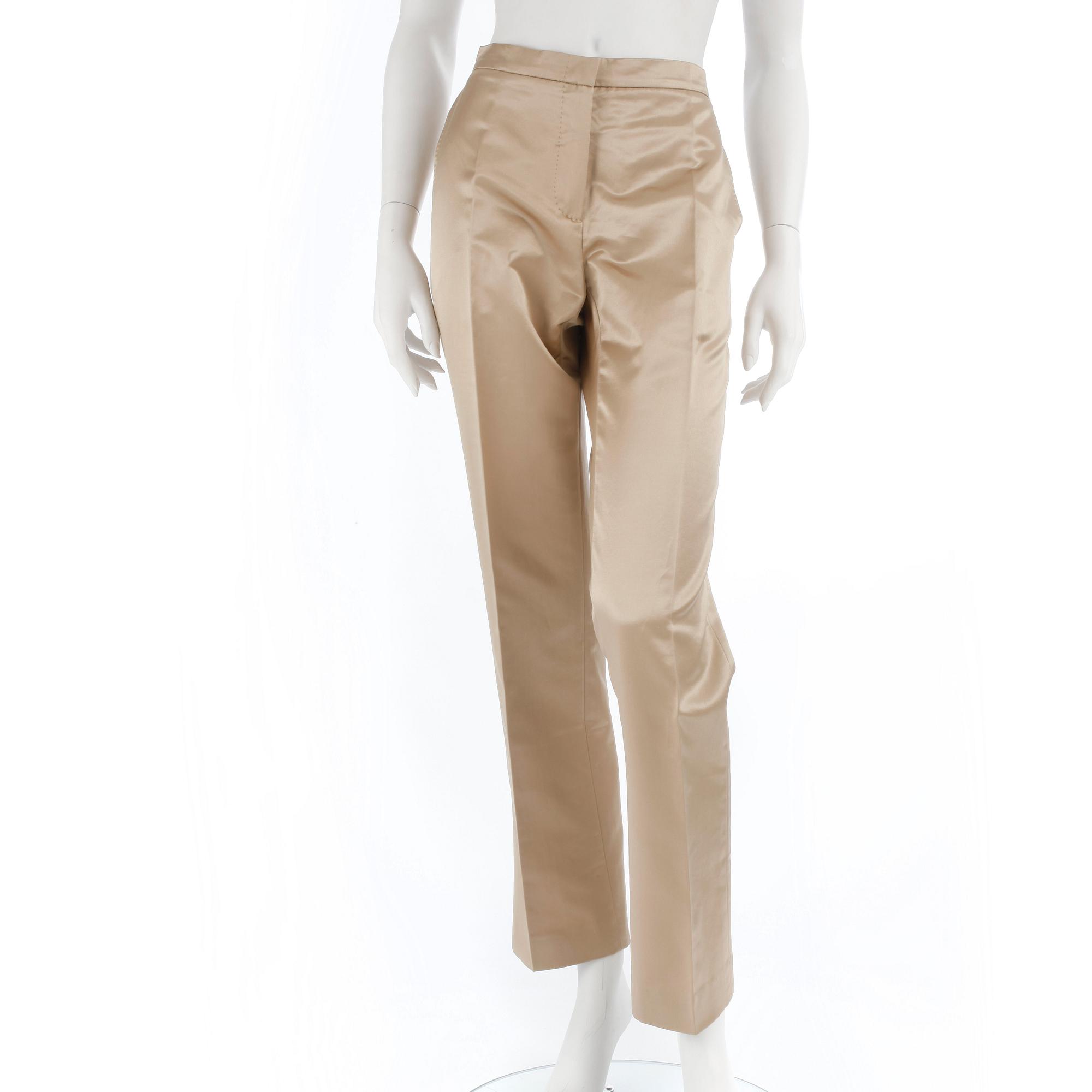 MAX MARA, dräkt bestående av väst samt byxa. Storlek 40 resp 42.