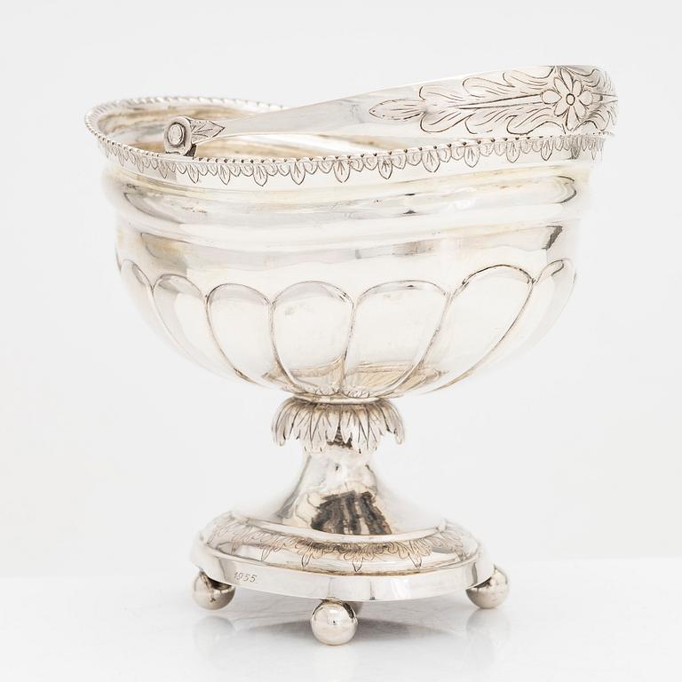 A Biedermeier silver bonbonnière, maker's mark of Lars Henrik Nordman, Uusikaupunki 1832.