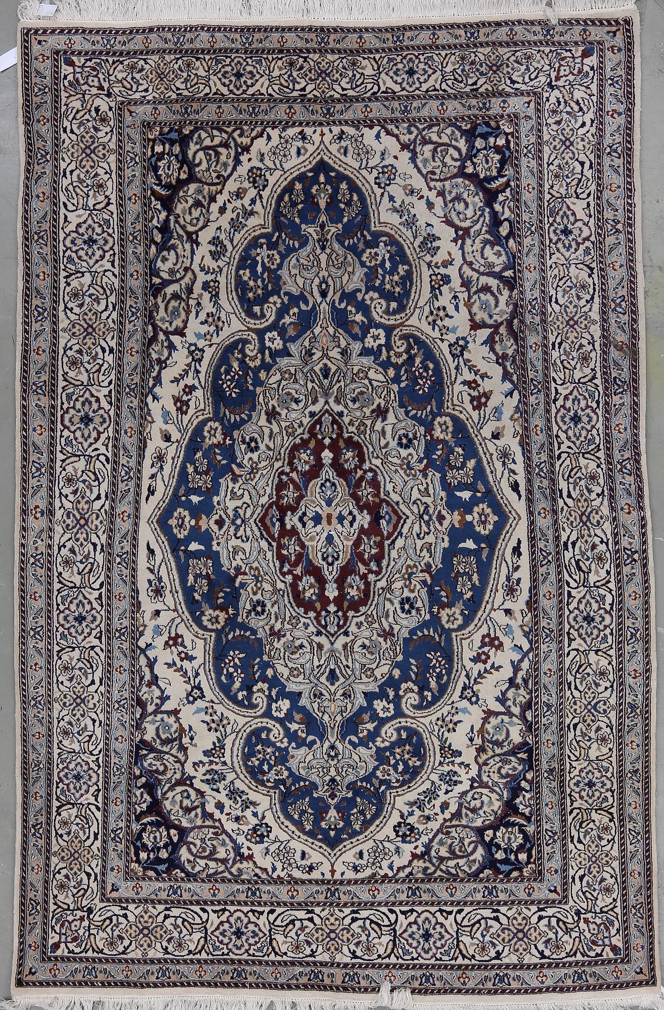 MATTA, möjligen Nain, ca 297x190 cm.