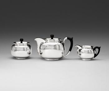 392. A Hans Hansen three pieces set of sterling tea service, Copenhagen 1930-36.