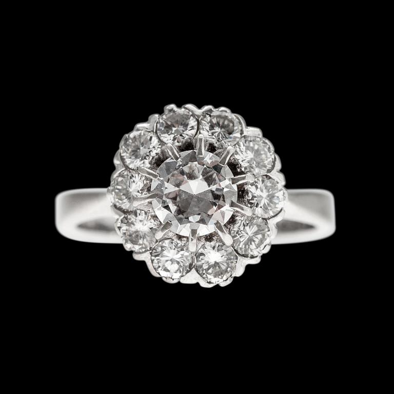 A RING, 18K white gold, brilliant cut diamonds 1.41 ct. Center stone 0.60 ct. Ribbhagen Stockholm 1980. Weight 4,7 g.