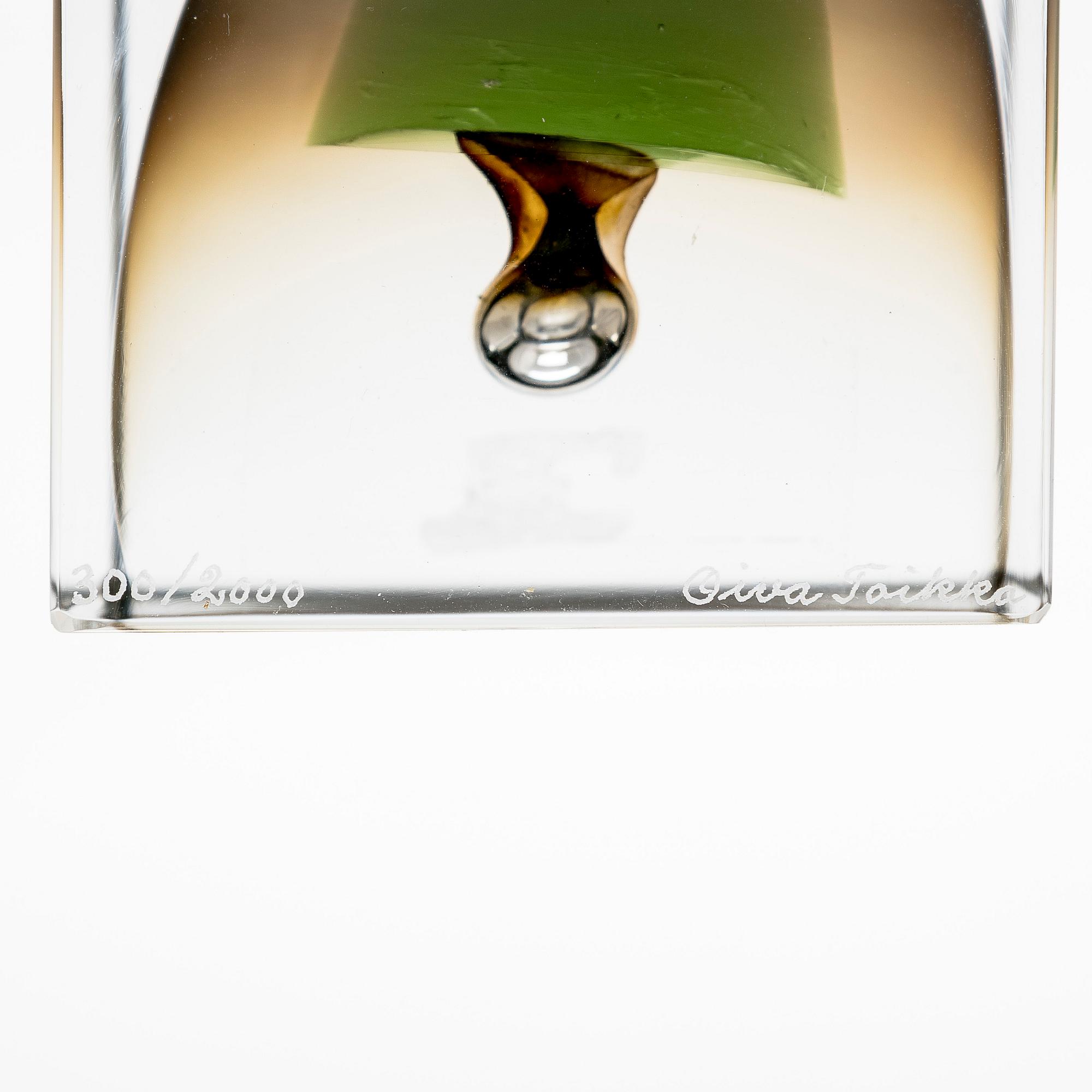 Oiva Toikka, An annual cube, signed Oiva Toikka Nuutajärvi 1983 and numbered 300/2000.