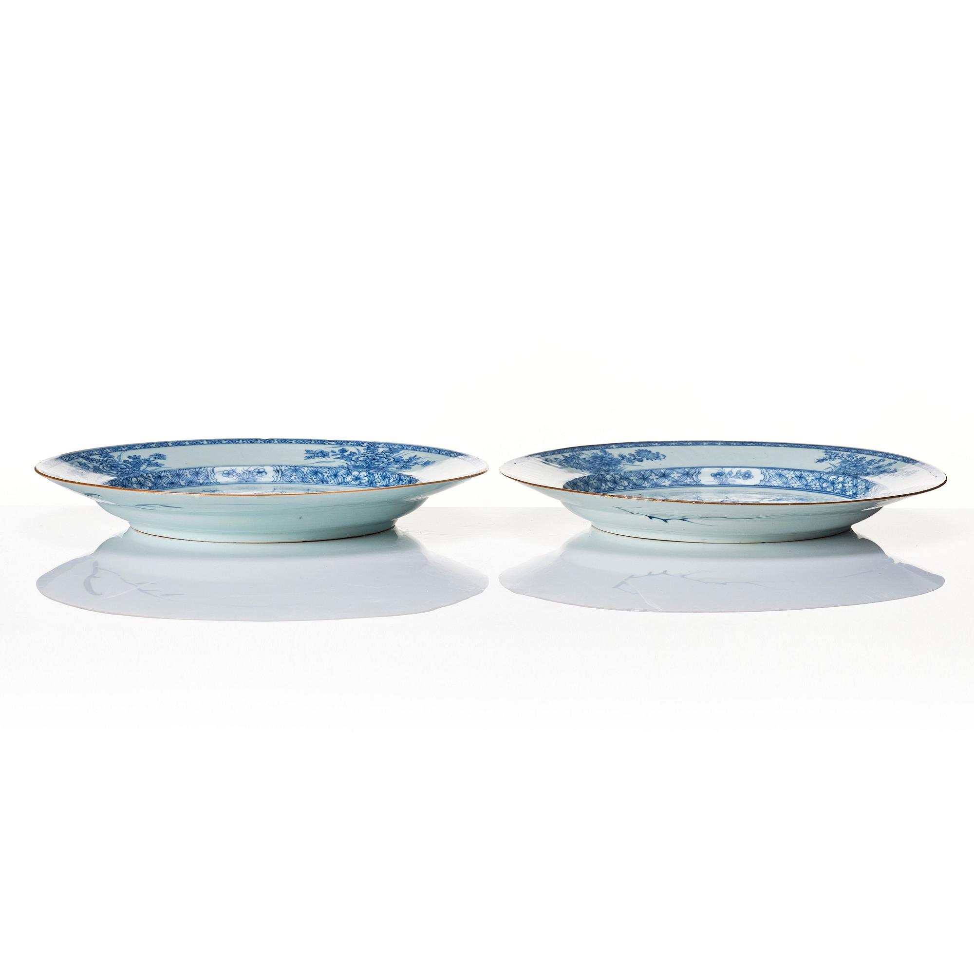 A pair of blue and white serving dishes, Qing dynasty, 18th Century.