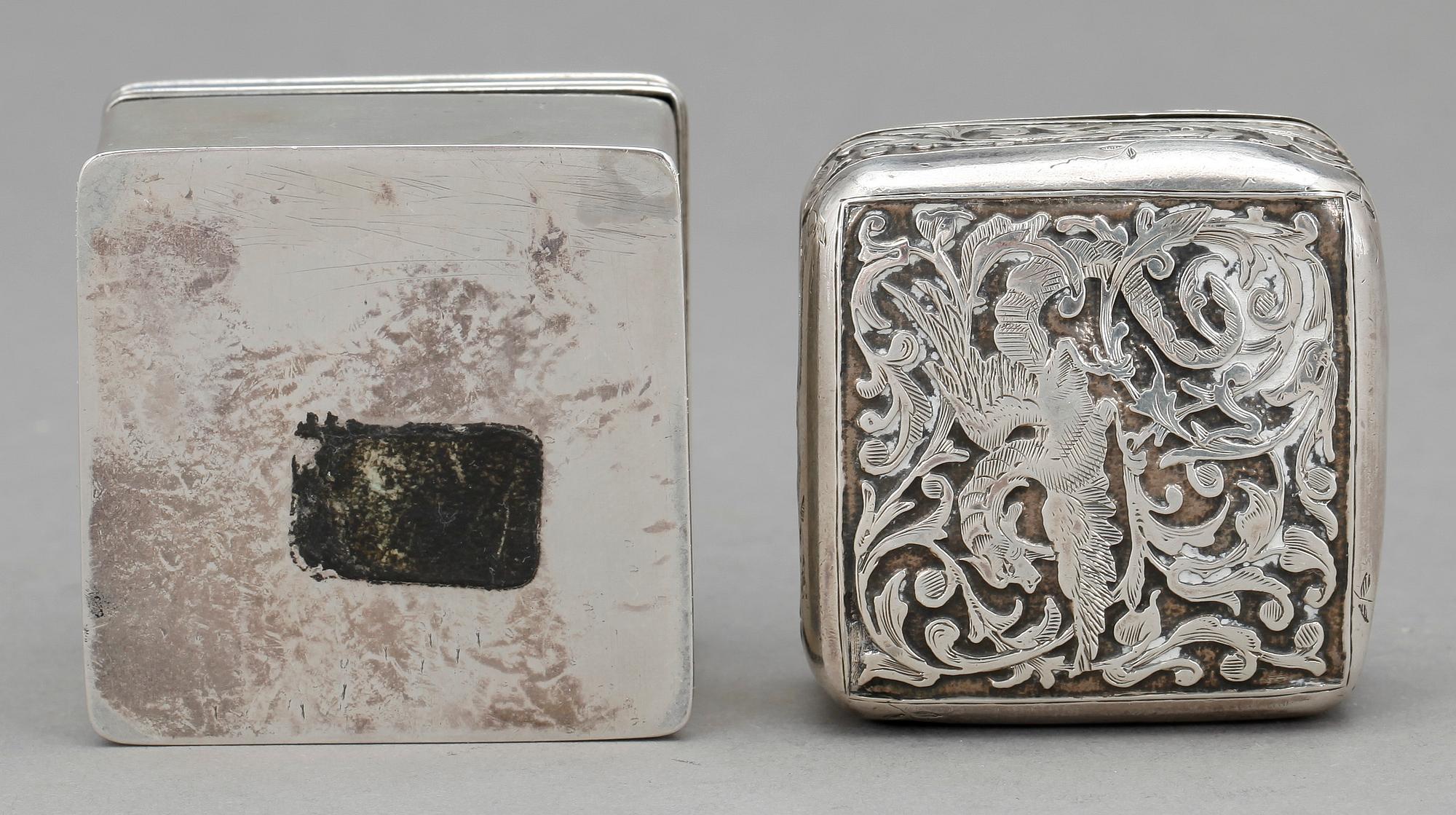 DOSOR, 2 st, silver, bland annat T.D, London 1839. Vikt ca 119g.