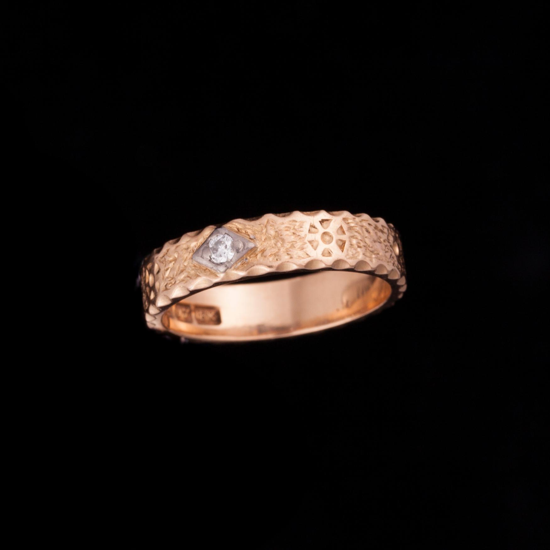 RING, guld 18K, diamant 0,05 ct, Åbo 1973. Vikt 4,2 g.