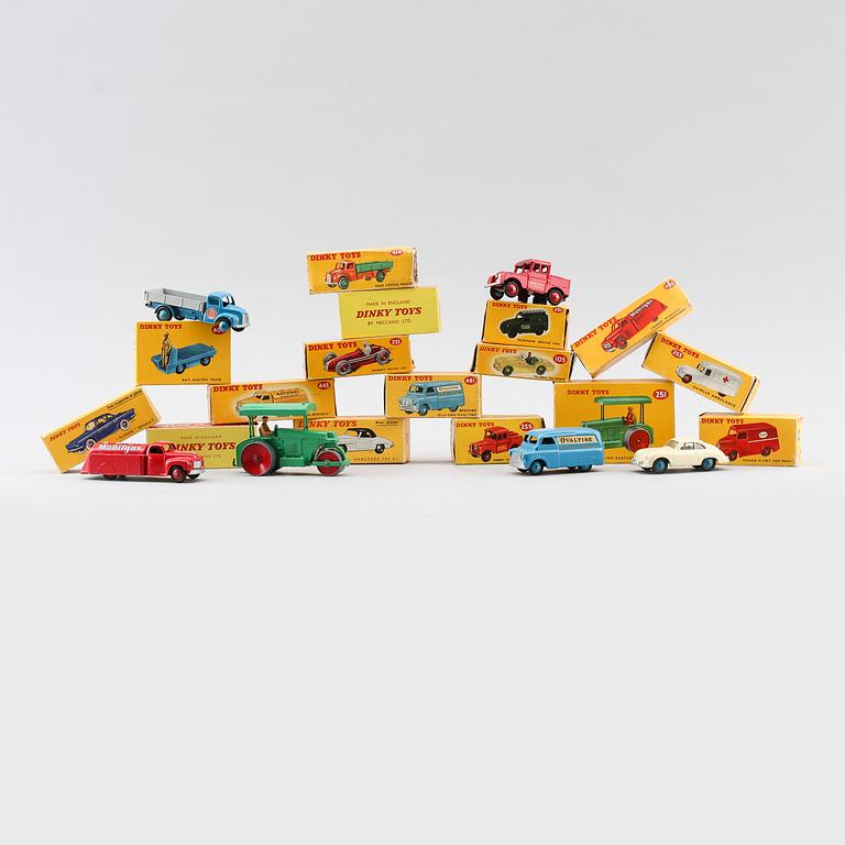 LEKSAKSBILAR, 17st, Dinky Toys, 1950-tal.
