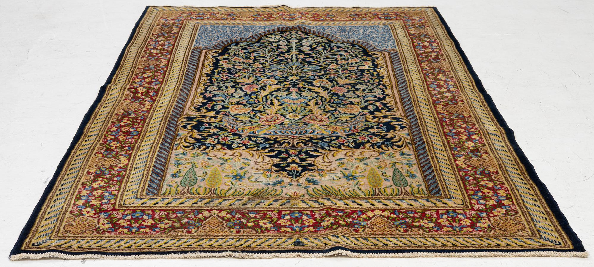 Matta, Kirman, ca 246 x 152 cm.