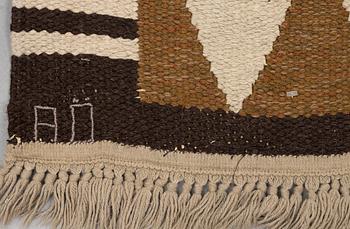Monika Bertilsson, gallerimatta, rölakan, ca 200  x 89 cm, signerad AÖ MB, Tre Bäckar i Varnhem.
