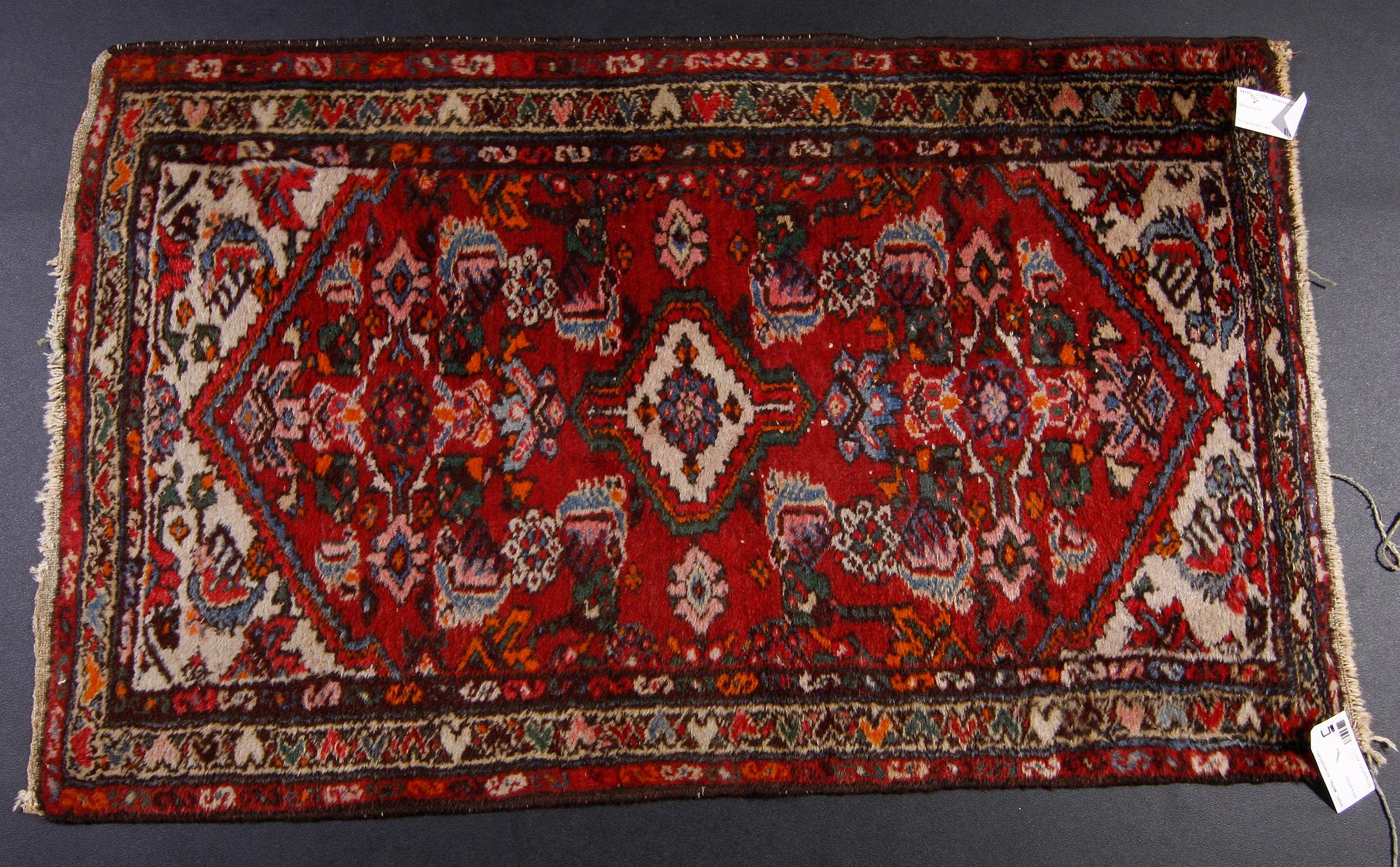 MATTA, orientalisk. Ca 125 x 76.