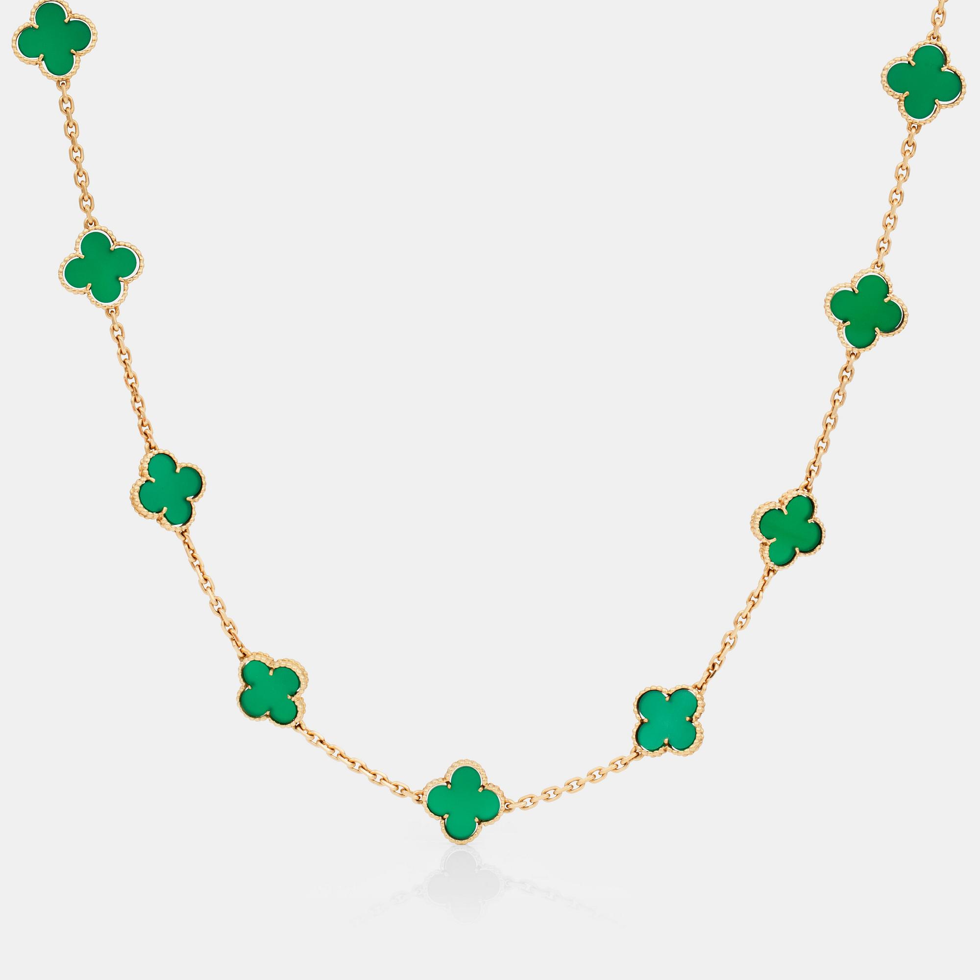 A green chalcedony and 18K gold Alhambra necklace from Van Cleef Arpels. Signed V.C.A for Van Cleef Arpels. Bukowskis