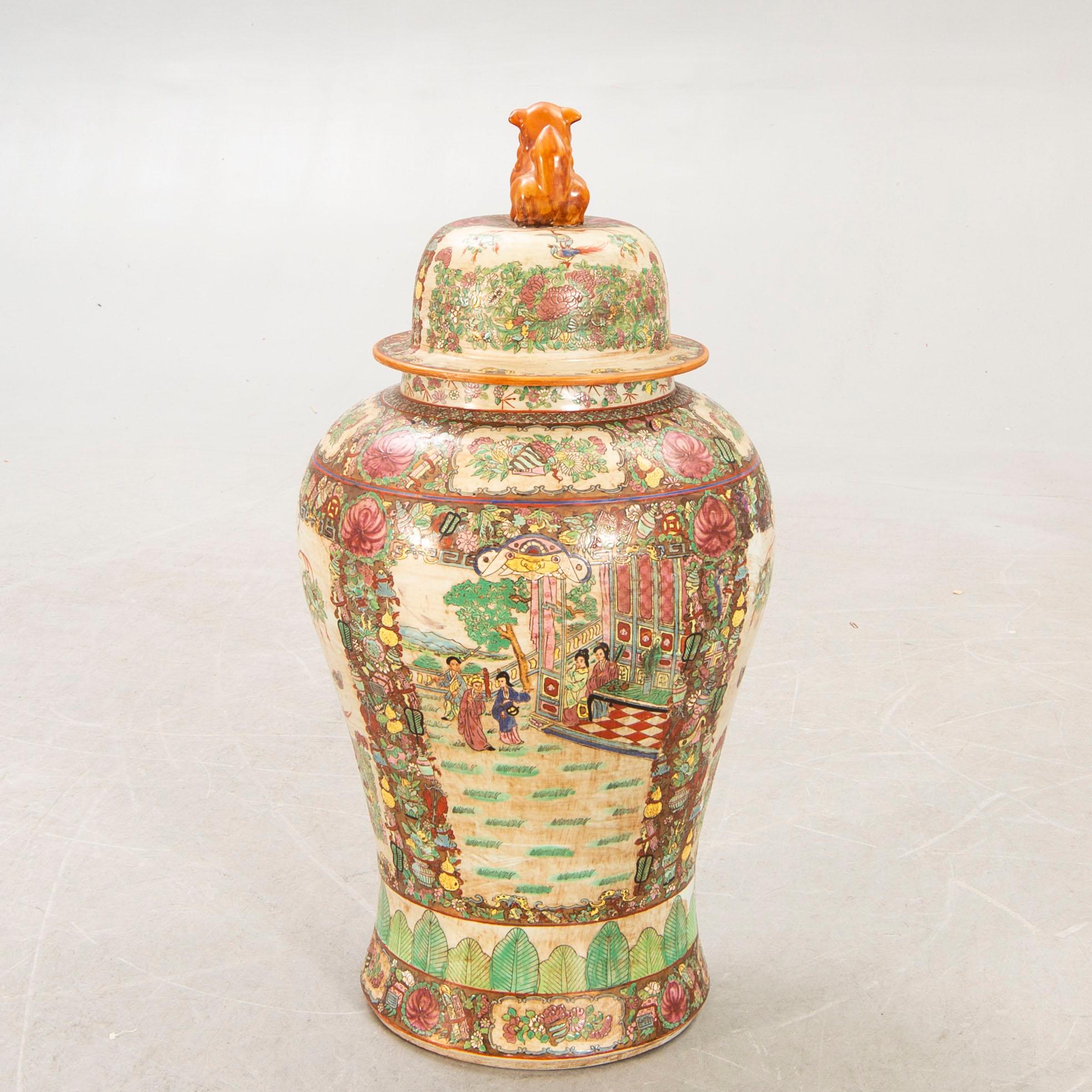 A Chinese ceramic urn early 1900s.