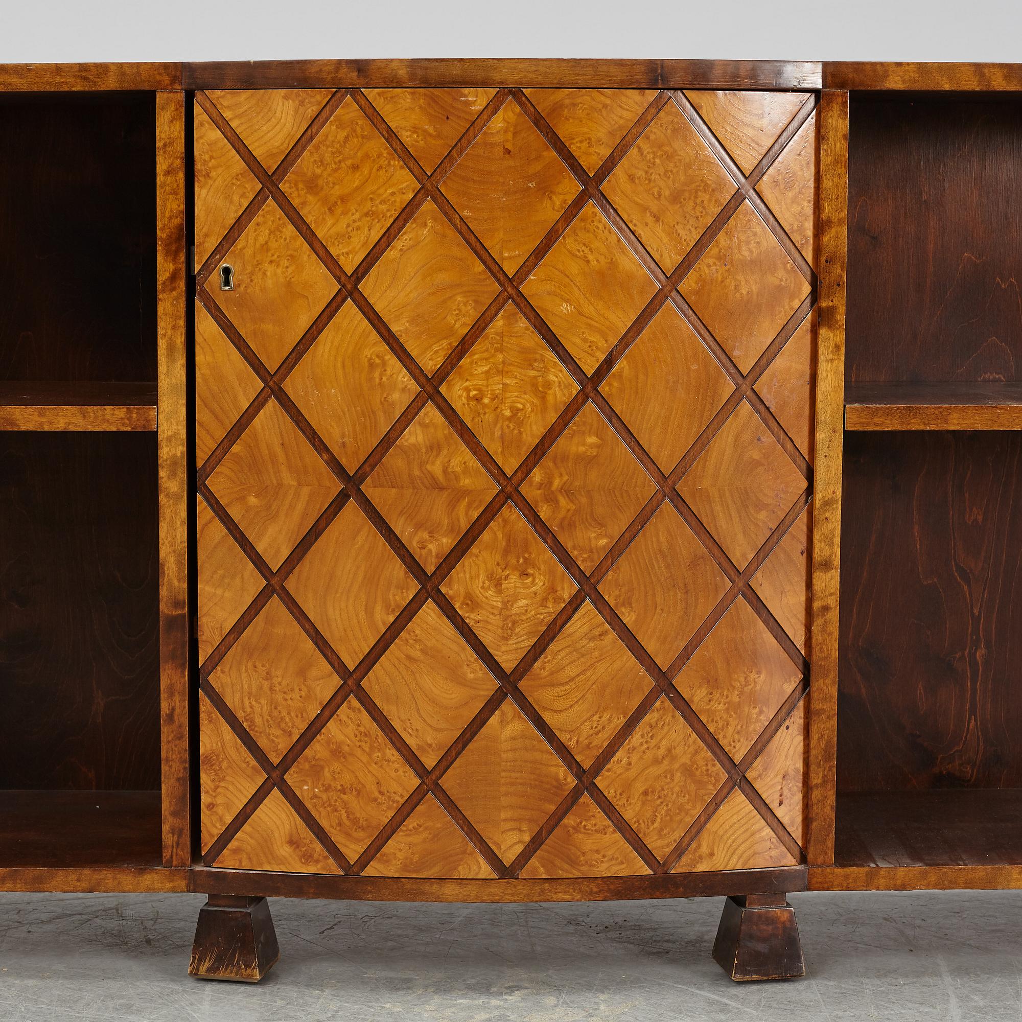 Bokhylla med skåp, 1940-tal.