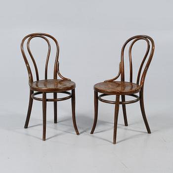 STOLAR, ett par, Thonet, stämpelmärkta, 1900-talets första del.