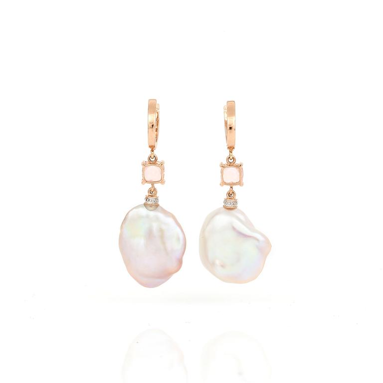ÖRHÄNGEN, ett par, 14K rosa guld med barockformade sötvattenspärlor, rosa kvarts och små diamanter.  Total vikt ca 8 g.