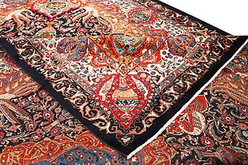 A Kashmir carpet, a. 390 x 305 cm.