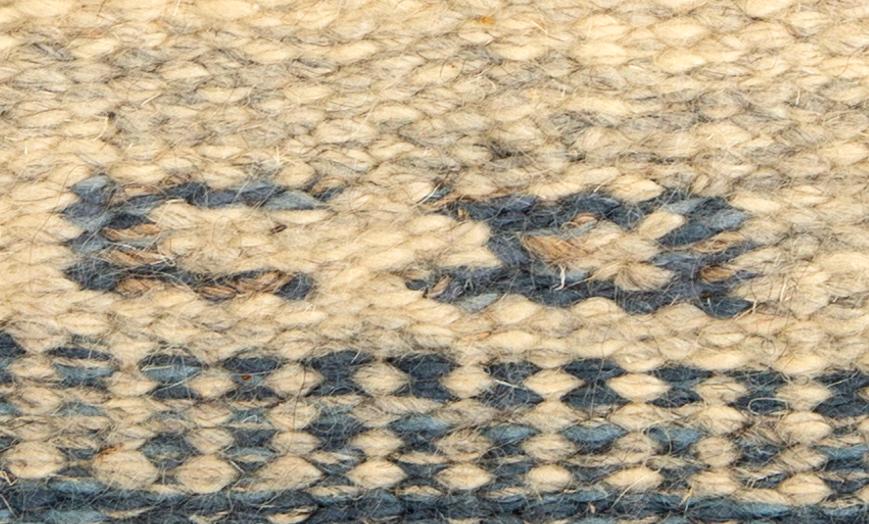 Matta rölakan signerad Carl Dangel ca 226 x 153 cm.