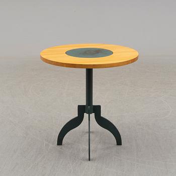 A round "triptyk II" table by Jonas Bohlin for Källemo.