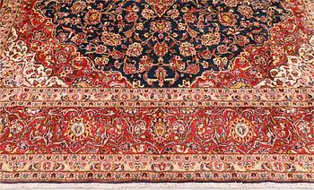 A Keshan carpet, approx. 475 x 304 cm.