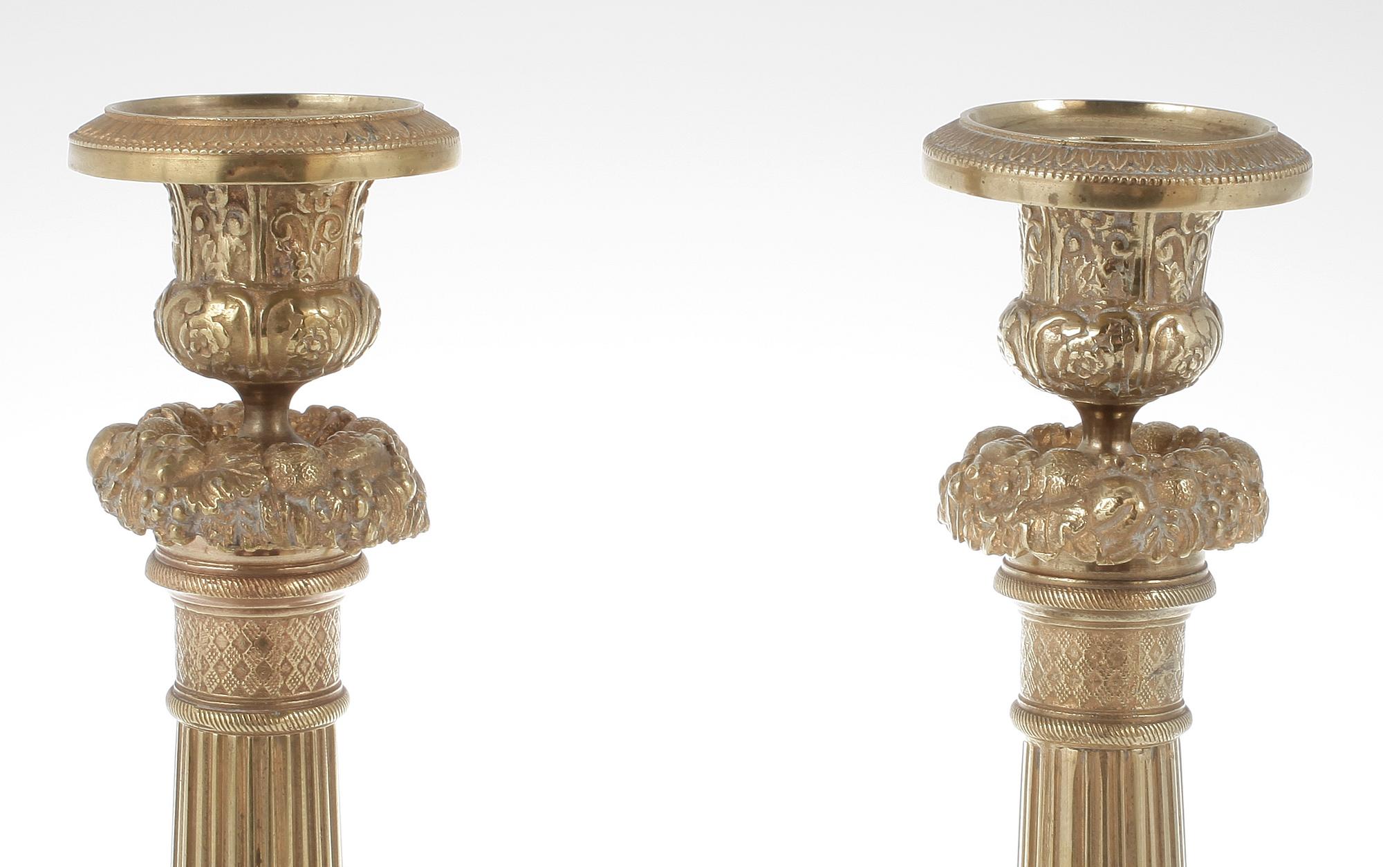 LJUSSTAKAR, ett par, mässing, senempire, 1800-talets första hälft/mitt.