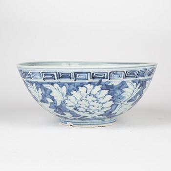 A blue and white South East Asian bowl, 16th/17th Century.