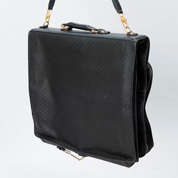 GUCCI, KLÄDÖVERDRAG SAMT VÄSKA, 1980-tal.