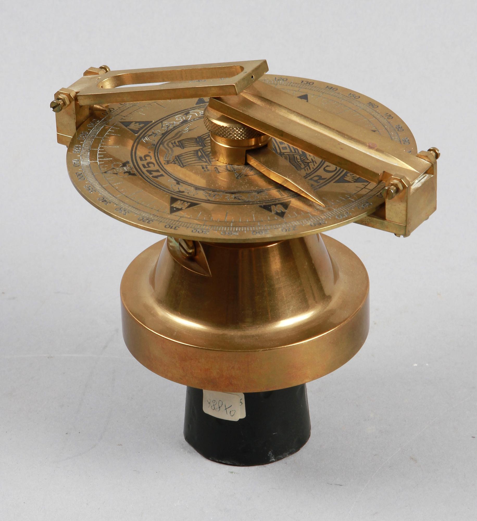 KOMPASS, mässing, Weilbach & Co. Sent 1900-tal.