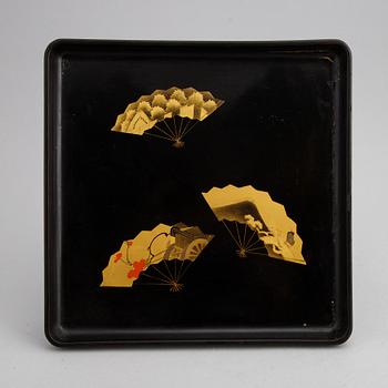 Brickor, två stycken, lackarbeten, Japan, 1900-talets första hälft.