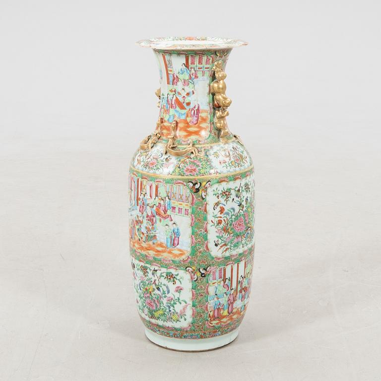 Vas, porslin. Sen Qingdynasti.