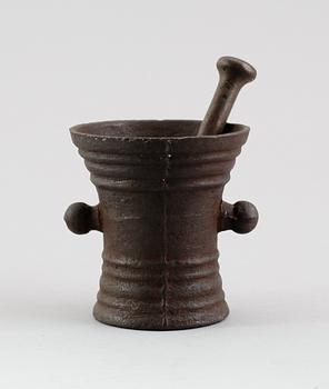 MORTEL MED STÖT, järn, sannolikt 1700-tal.