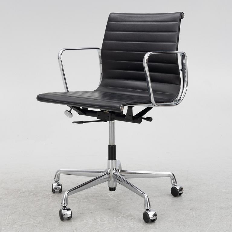 Charles & Ray Eames, an office swiwel chair, "EA117", Vitra.