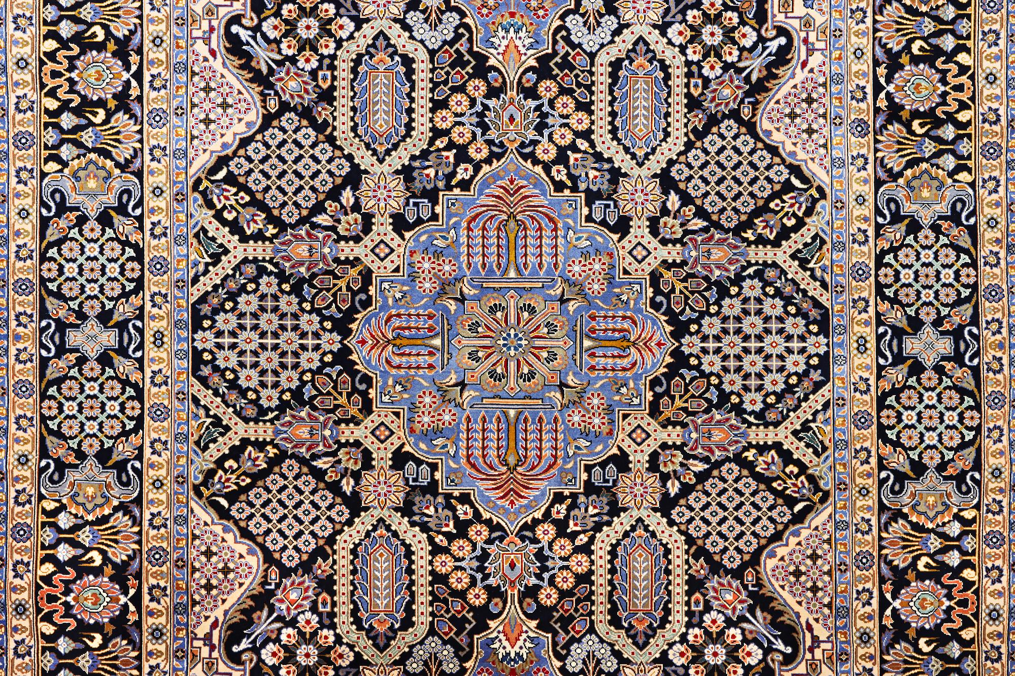 Matta, Keshan, ca. 407 x 285 cm.