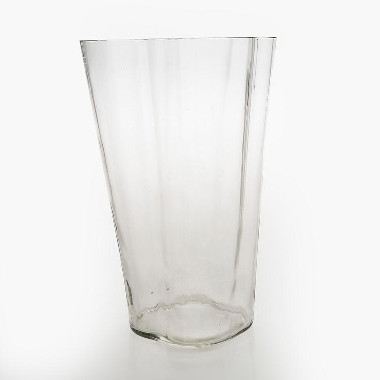 Alvar Aalto, vas, modell 3032, signerad Alvar Aalto 173/1986.