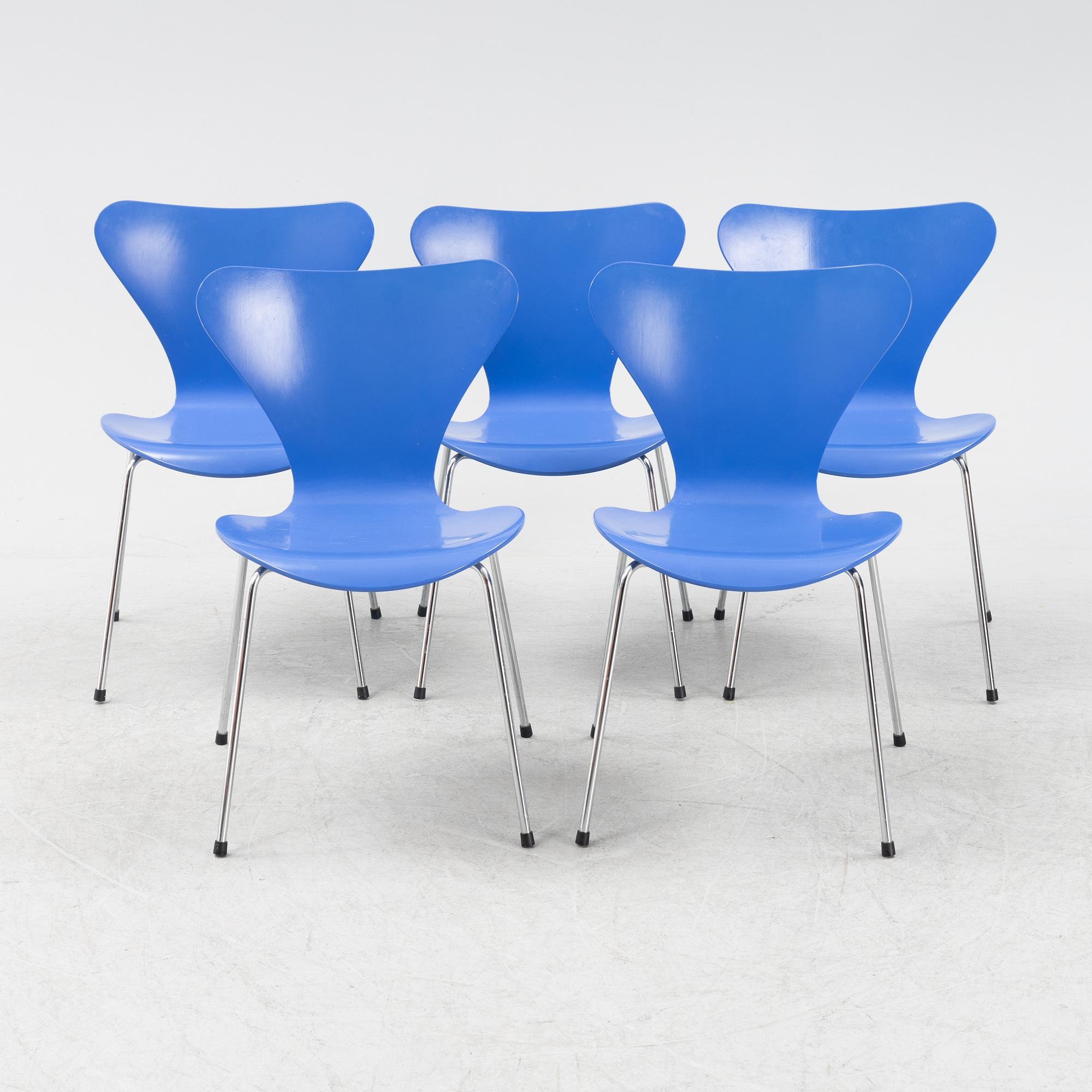 Arne Jacobsen, a set of 'Series 7' chairs from Fritz Hansen, Denmark 1997.