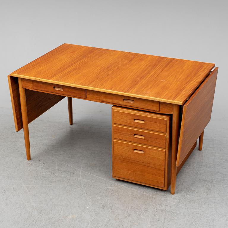 NILS JONSSON, a desk with chest of drawers, late 20th century.