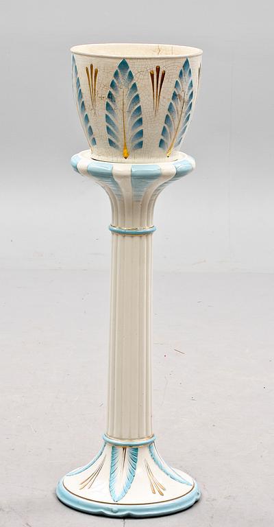 PIEDESTAL samt URNA, flintgods, Rörstrand, omkring 1900.